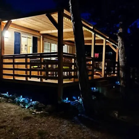 Our Little House In شقة Ražanac